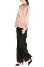 Load image into Gallery viewer, Tamigi Silk blouse with bow

