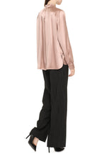 Load image into Gallery viewer, Tamigi Silk blouse with bow
