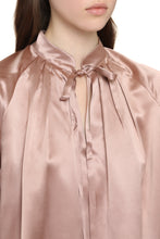 Load image into Gallery viewer, Tamigi Silk blouse with bow
