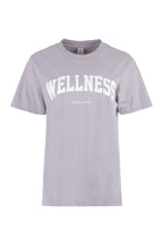 Carica l'immagine nel visualizzatore di Gallery, T-shirt Wellness Ivy in cotone con stampa

