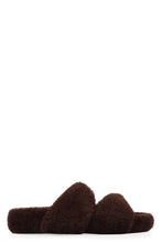 Carica l'immagine nel visualizzatore di Gallery, Slides in shearling
