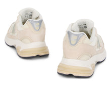 Carica l'immagine nel visualizzatore di Gallery, Sneakers Basse 2010 in suede e mesh
