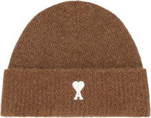 Carica l'immagine nel visualizzatore di Gallery, Cappello in maglia di alpaca
