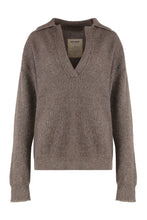 Carica l'immagine nel visualizzatore di Gallery, Maglione in maglia con scollo a V
