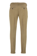 Carica l'immagine nel visualizzatore di Gallery, Pantaloni chino Gaubert in cotone stretch

