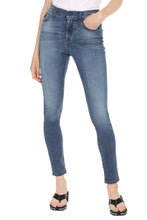 Carica l'immagine nel visualizzatore di Gallery, Jeans 5 tasche
