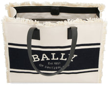 Carica l'immagine nel visualizzatore di Gallery, Shopping bag Crystaliaew in canvas e pelle
