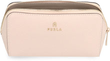 Carica l'immagine nel visualizzatore di Gallery, Beauty case Furla Camelia in pelle
