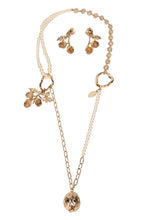 Load image into Gallery viewer, Necklace and earring set in gold-plated brass
