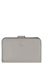 Carica l'immagine nel visualizzatore di Gallery, Portafoglio Furla Camelia in pelle
