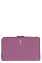 Carica l'immagine nel visualizzatore di Gallery, Portafoglio Furla Camelia in pelle

