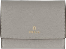 Carica l'immagine nel visualizzatore di Gallery, Portafoglio Furla Camelia M in pelle

