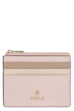 Carica l'immagine nel visualizzatore di Gallery, Portacarte Furla Camelia S in pelle
