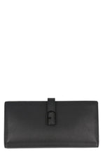 Load image into Gallery viewer, Furla Flow Continental wallet in leather
