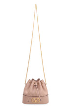 Carica l'immagine nel visualizzatore di Gallery, Valentino Garavani - Borsa a secchiello VLogo Signature in pelle
