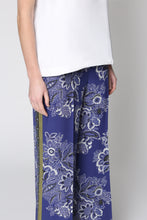 Load image into Gallery viewer, Printed silk pants
