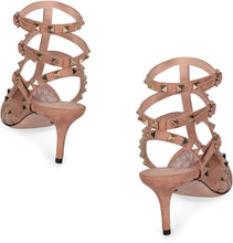 Carica l'immagine nel visualizzatore di Gallery, Décolleté Rockstud In suede e pizzo
