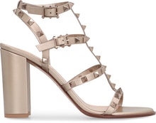 Carica l'immagine nel visualizzatore di Gallery, Sandali Rockstud in pelle

