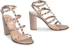 Carica l'immagine nel visualizzatore di Gallery, Sandali Rockstud in pelle
