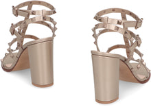 Carica l'immagine nel visualizzatore di Gallery, Sandali Rockstud in pelle
