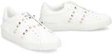 Carica l'immagine nel visualizzatore di Gallery, Valentino Garavani - Sneakers Rockstud Untitled in pelle
