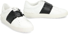 Carica l'immagine nel visualizzatore di Gallery, Sneakers low-top Rockstud Untitled
