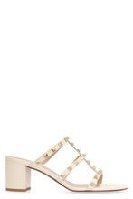 Carica l'immagine nel visualizzatore di Gallery, Valentino Garavani - Slides Rockstud in pelle
