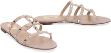Carica l'immagine nel visualizzatore di Gallery, Slides Rockstud in pelle
