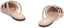 Carica l'immagine nel visualizzatore di Gallery, Valentino Garavani - Mules Rockstud in vernice
