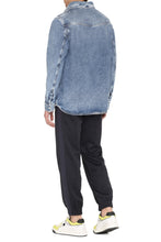 Carica l'immagine nel visualizzatore di Gallery, Camicia in denim con logo

