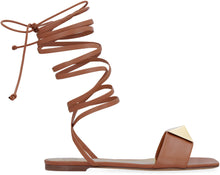 Carica l'immagine nel visualizzatore di Gallery, Valentino Garavani - Sandali flat One Stud in pelle
