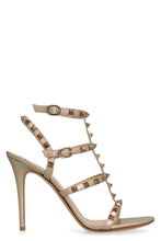 Carica l'immagine nel visualizzatore di Gallery, Valentino Garavani - T-strap Rockstud in pelle metallizzata
