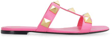 Carica l'immagine nel visualizzatore di Gallery, Valentino Garavani - Sandali flat Roman Stud in pelle con borchie
