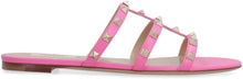 Carica l'immagine nel visualizzatore di Gallery, Valentino Garavani - Sandali flat Rockstud in pelle con borchie
