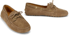 Carica l'immagine nel visualizzatore di Gallery, Mocassino Gommino in Pelle Scamosciata beige
