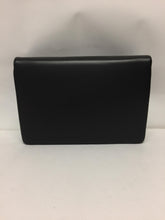 Carica l'immagine nel visualizzatore di Gallery, Valentino Garavani - Clutch One Stud in pelle
