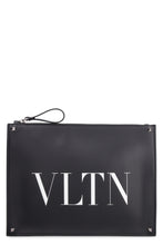 Carica l'immagine nel visualizzatore di Gallery, Valentino Garavani - Clutch in pelle con logo
