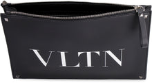 Carica l'immagine nel visualizzatore di Gallery, Valentino Garavani - Clutch in pelle con logo
