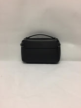 Carica l'immagine nel visualizzatore di Gallery, Valentino Garavani - Borsa messenger Lacquered in pelle
