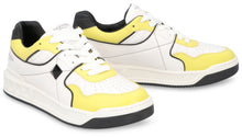Carica l'immagine nel visualizzatore di Gallery, Valentino Garavani - Sneakers low-top One Stud in pelle
