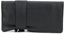 Carica l'immagine nel visualizzatore di Gallery, Clutch in pelle
