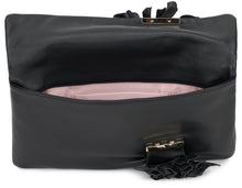 Carica l'immagine nel visualizzatore di Gallery, Clutch in pelle
