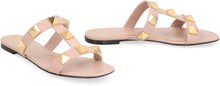Carica l'immagine nel visualizzatore di Gallery, Valentino Garavani - Slides Roman Stud in pelle

