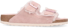 Carica l'immagine nel visualizzatore di Gallery, Slides Arizona Shearling in suede
