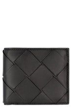 Carica l'immagine nel visualizzatore di Gallery, Portafoglio flap-over in Intrecciato Nappa
