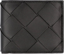 Carica l'immagine nel visualizzatore di Gallery, Portafoglio flap-over in Intrecciato Nappa
