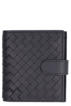 Carica l'immagine nel visualizzatore di Gallery, Portafoglio french-flap in Intrecciato Nappa
