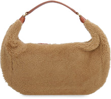 Carica l'immagine nel visualizzatore di Gallery, Borsa a spalla Sasha in shearling
