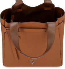 Carica l'immagine nel visualizzatore di Gallery, Tote bag in pelle martellata

