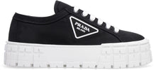 Carica l'immagine nel visualizzatore di Gallery, Sneakers in nylon lucido
